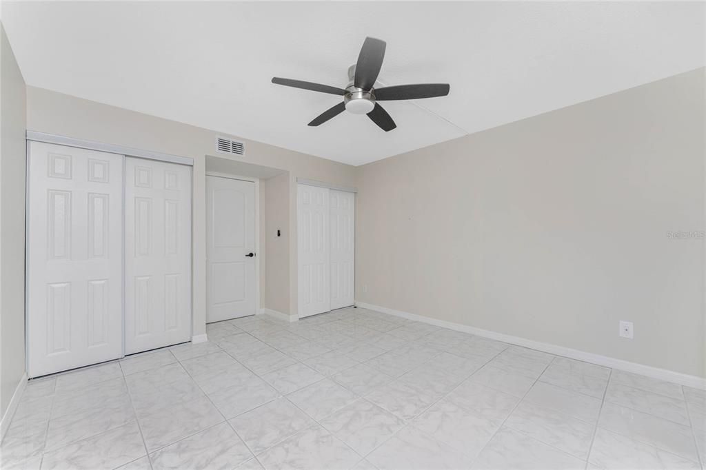 待售: $215,000 (2 贝兹, 2 浴室, 1200 平方英尺)