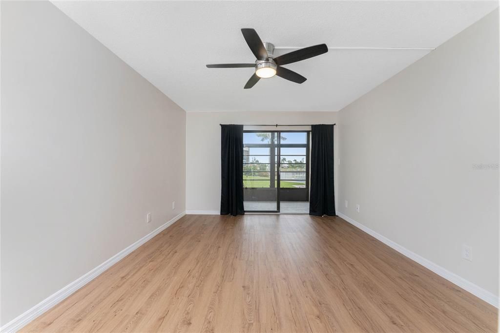 待售: $215,000 (2 贝兹, 2 浴室, 1200 平方英尺)