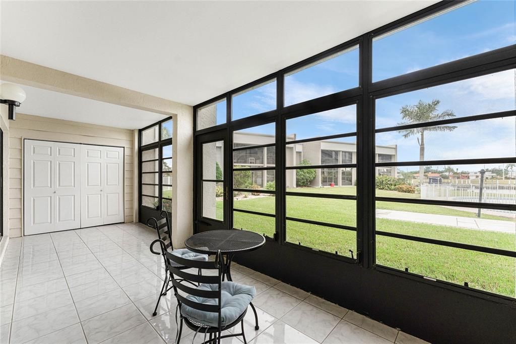 待售: $215,000 (2 贝兹, 2 浴室, 1200 平方英尺)