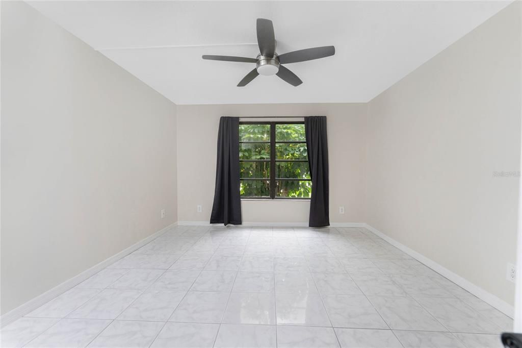 待售: $215,000 (2 贝兹, 2 浴室, 1200 平方英尺)