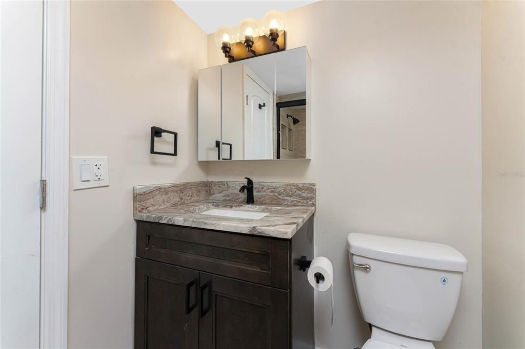 待售: $215,000 (2 贝兹, 2 浴室, 1200 平方英尺)