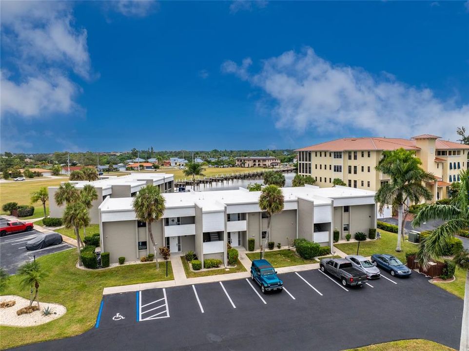 待售: $215,000 (2 贝兹, 2 浴室, 1200 平方英尺)