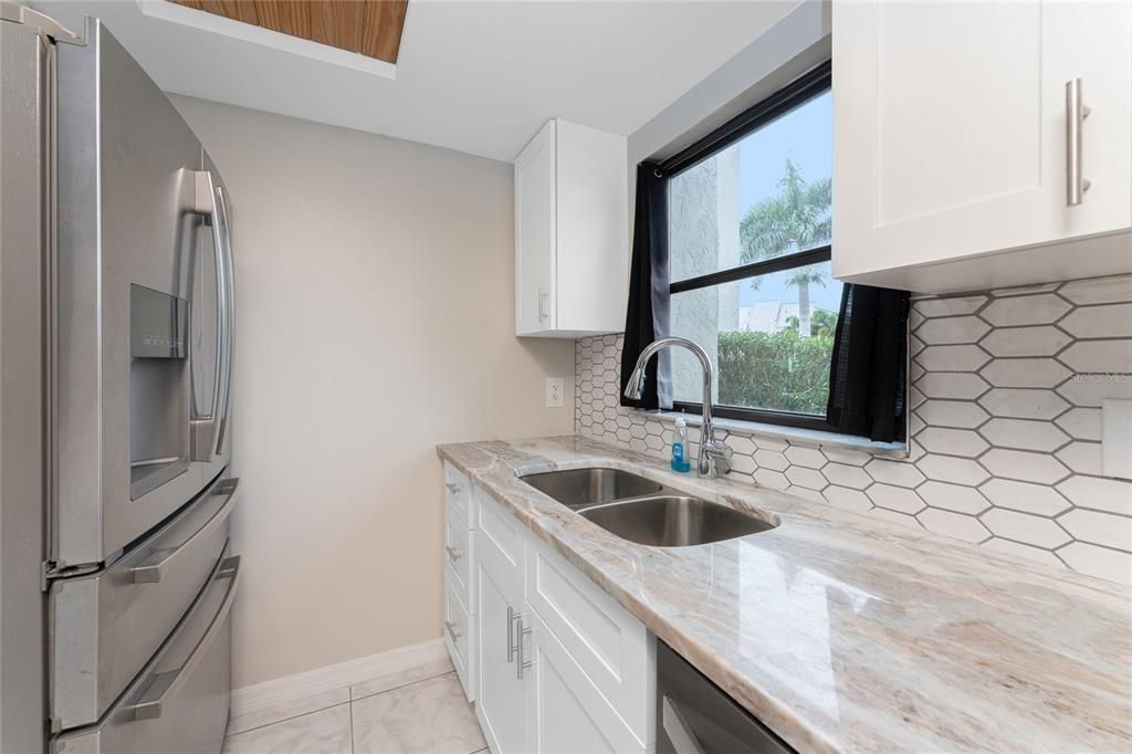 待售: $215,000 (2 贝兹, 2 浴室, 1200 平方英尺)