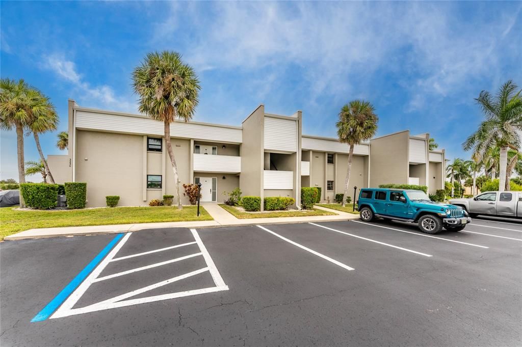 待售: $215,000 (2 贝兹, 2 浴室, 1200 平方英尺)