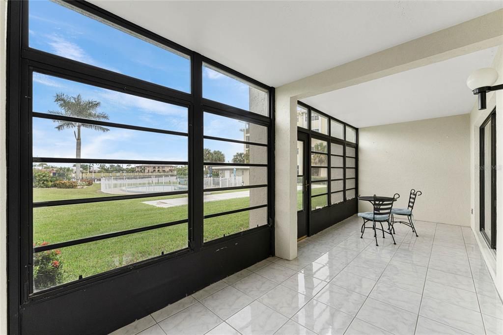 待售: $215,000 (2 贝兹, 2 浴室, 1200 平方英尺)