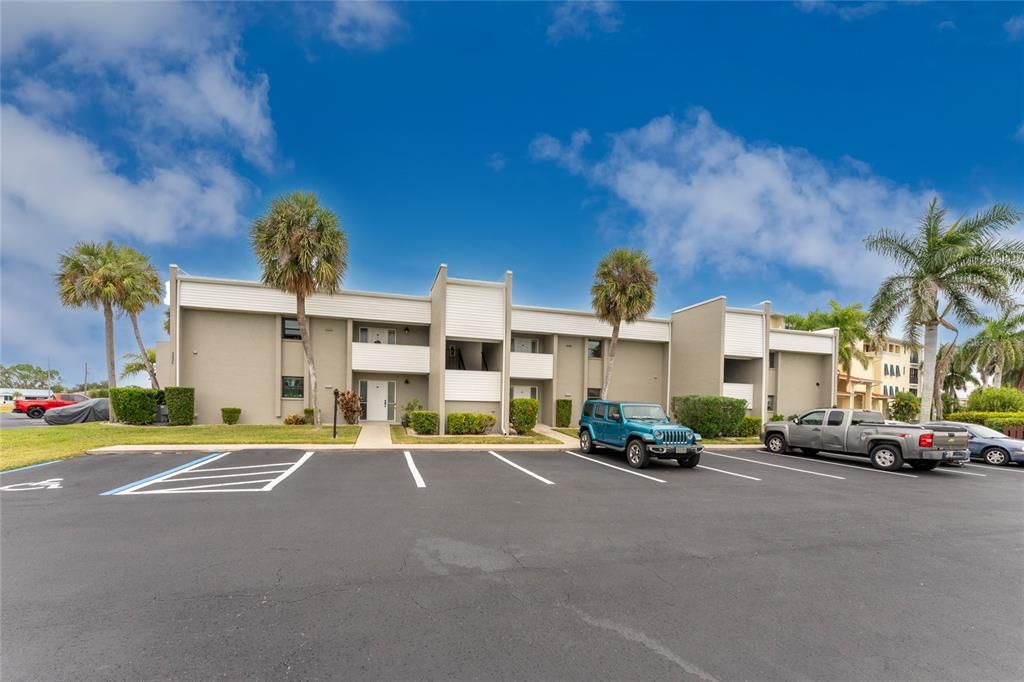 待售: $215,000 (2 贝兹, 2 浴室, 1200 平方英尺)