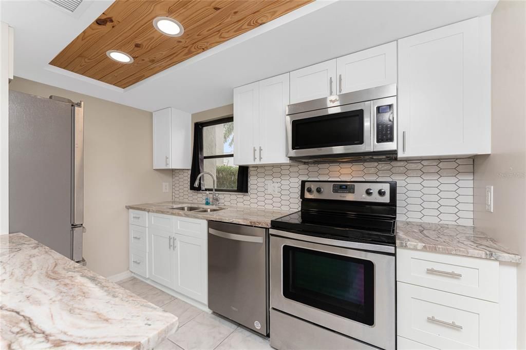 待售: $215,000 (2 贝兹, 2 浴室, 1200 平方英尺)