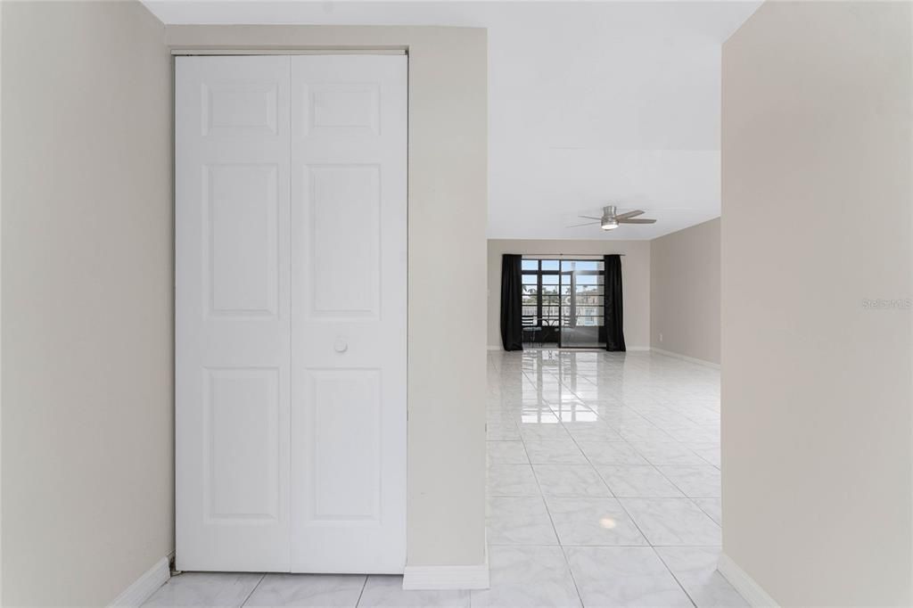 待售: $215,000 (2 贝兹, 2 浴室, 1200 平方英尺)