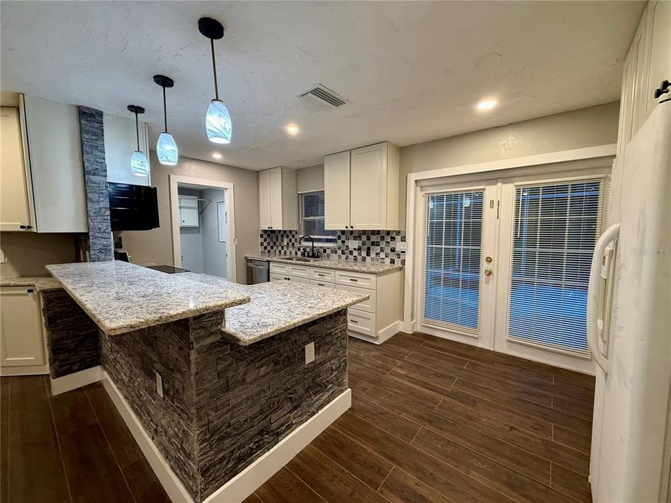 待售: $374,999 (2 贝兹, 2 浴室, 1171 平方英尺)