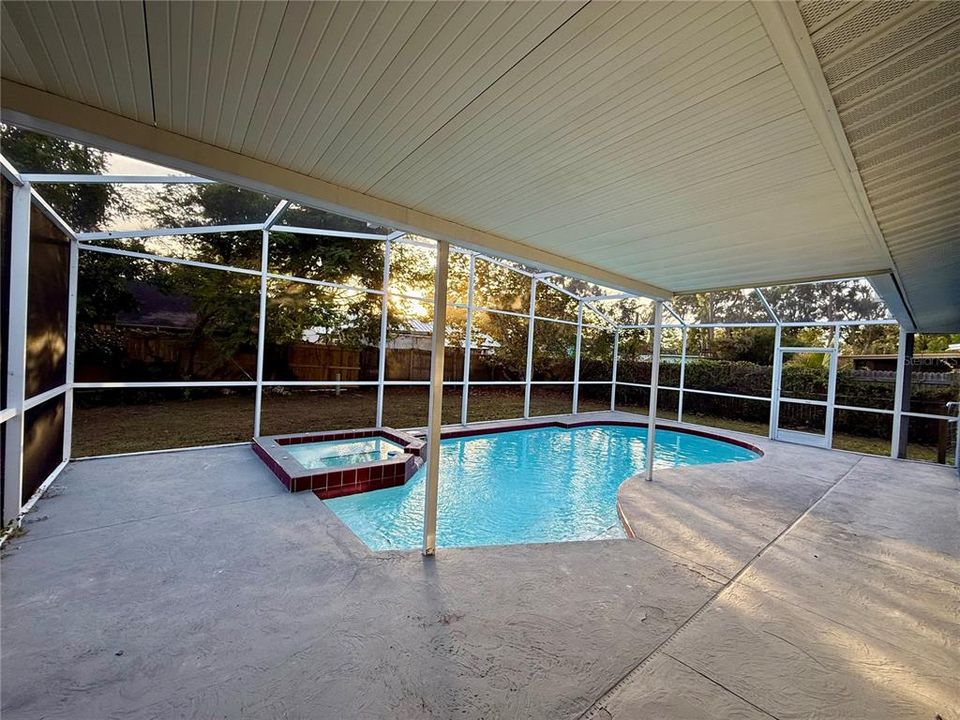 待售: $374,999 (2 贝兹, 2 浴室, 1171 平方英尺)