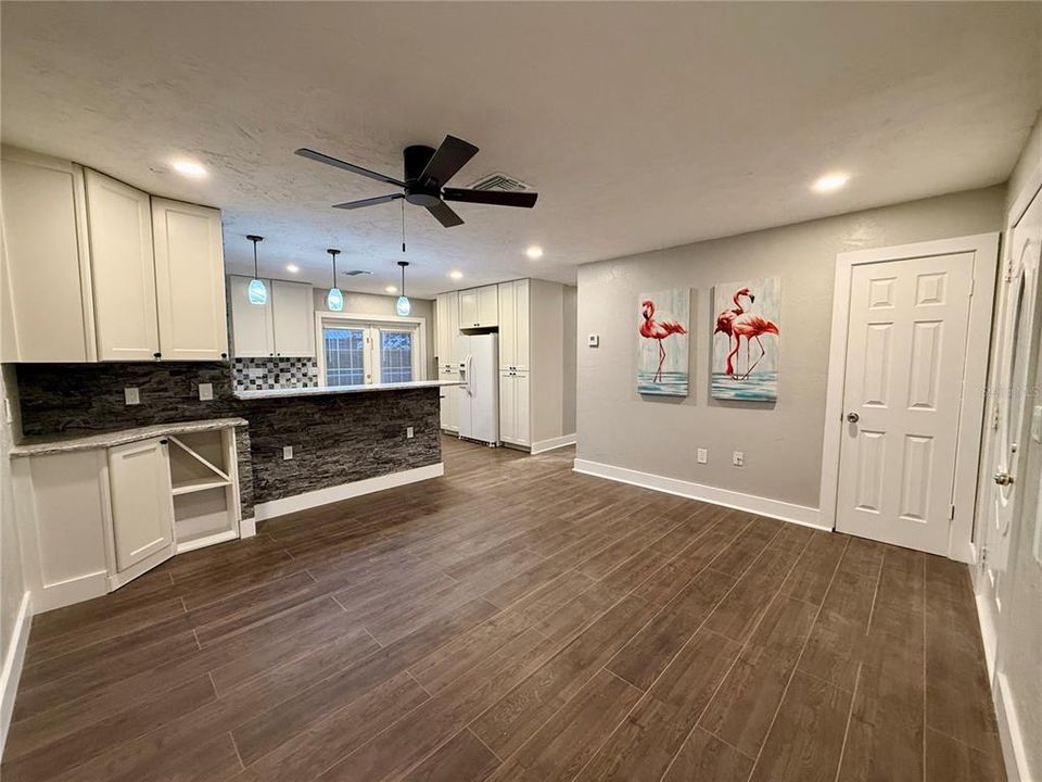 待售: $374,999 (2 贝兹, 2 浴室, 1171 平方英尺)