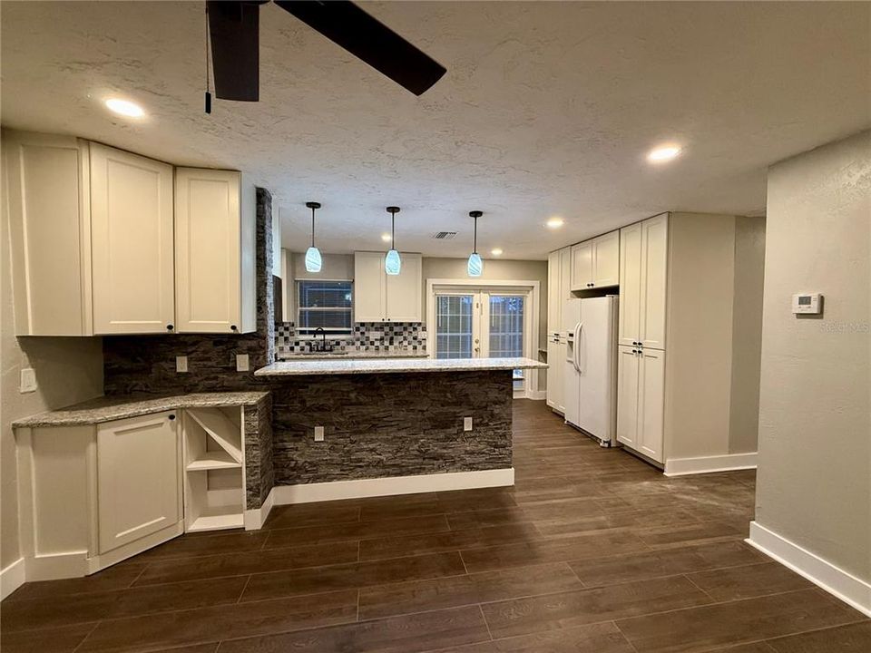 待售: $374,999 (2 贝兹, 2 浴室, 1171 平方英尺)