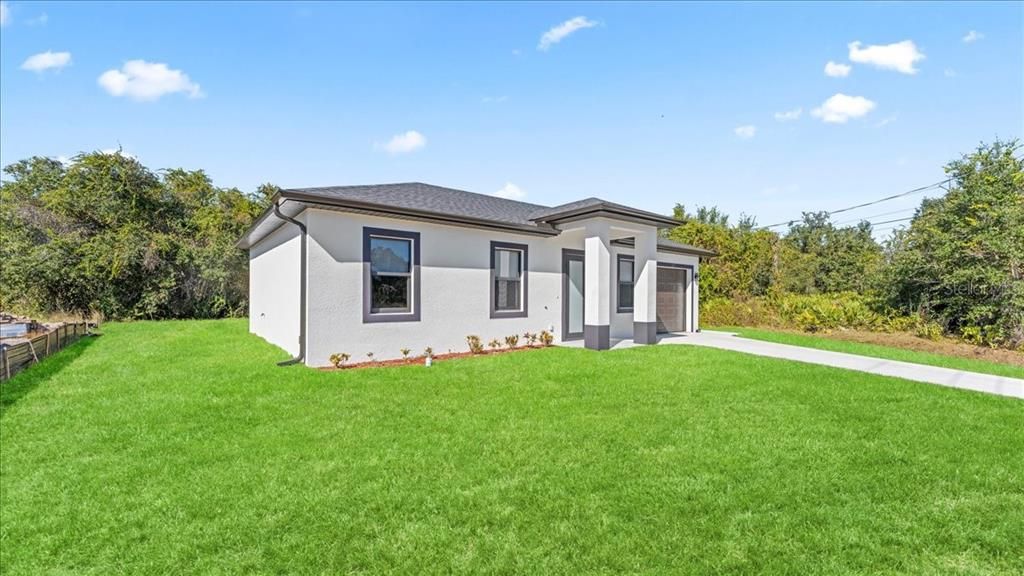 合同活跃: $255,000 (3 贝兹, 2 浴室, 1100 平方英尺)