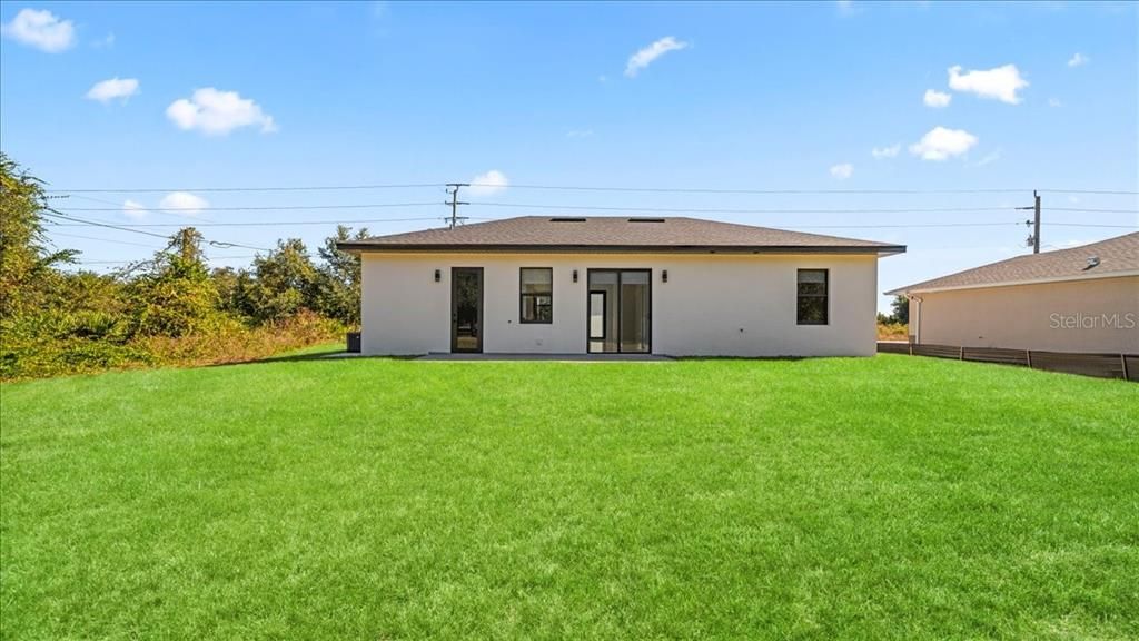 合同活跃: $255,000 (3 贝兹, 2 浴室, 1100 平方英尺)