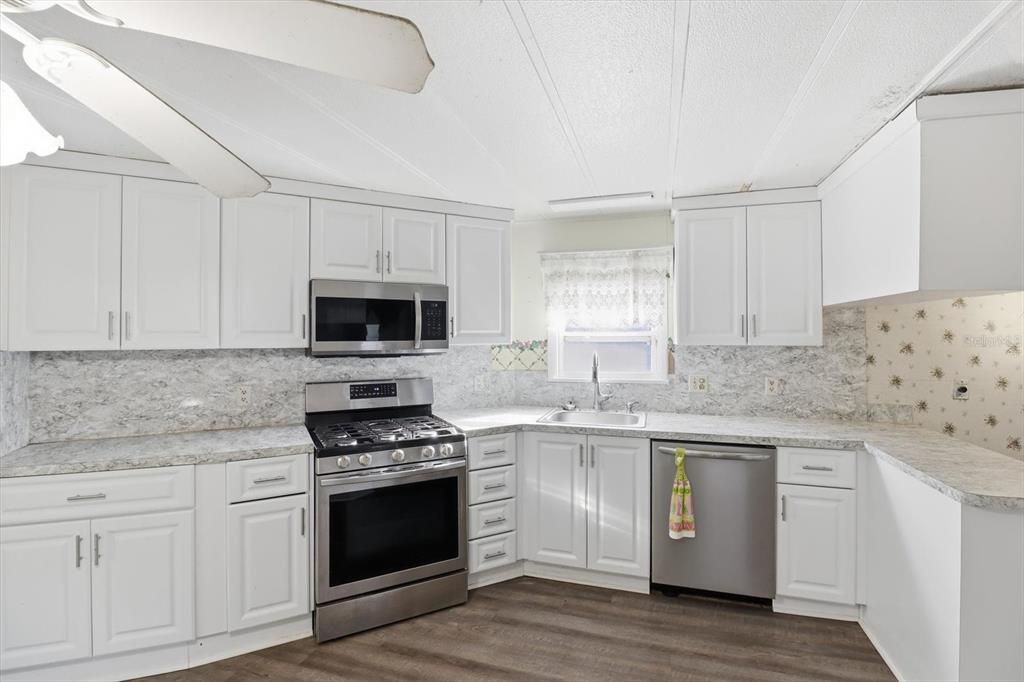 待售: $125,000 (2 贝兹, 2 浴室, 856 平方英尺)