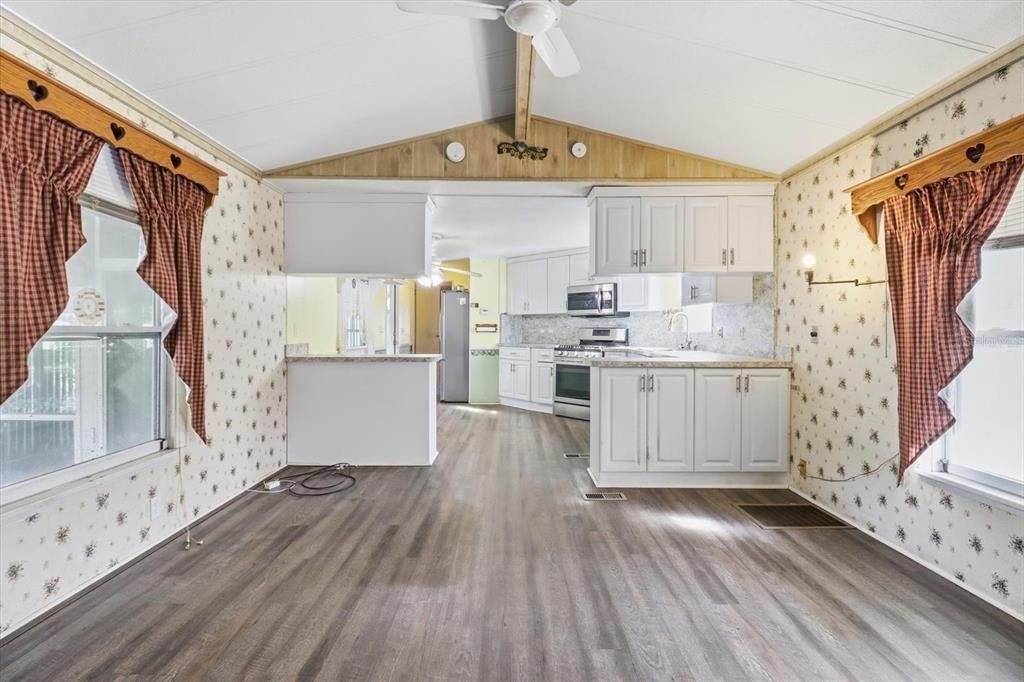 待售: $125,000 (2 贝兹, 2 浴室, 856 平方英尺)