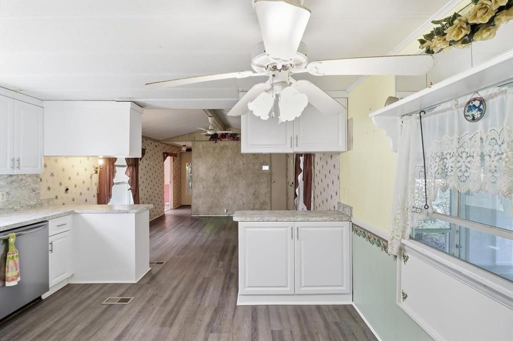 待售: $125,000 (2 贝兹, 2 浴室, 856 平方英尺)