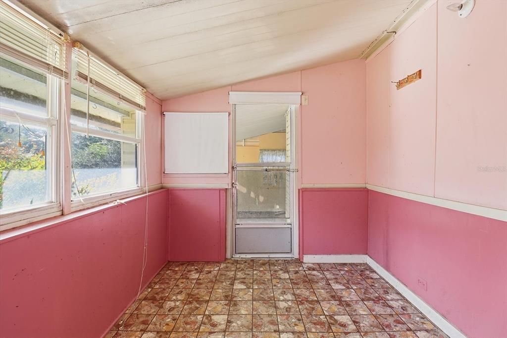 待售: $125,000 (2 贝兹, 2 浴室, 856 平方英尺)