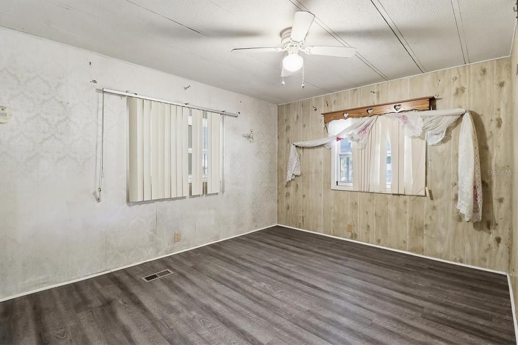 待售: $125,000 (2 贝兹, 2 浴室, 856 平方英尺)