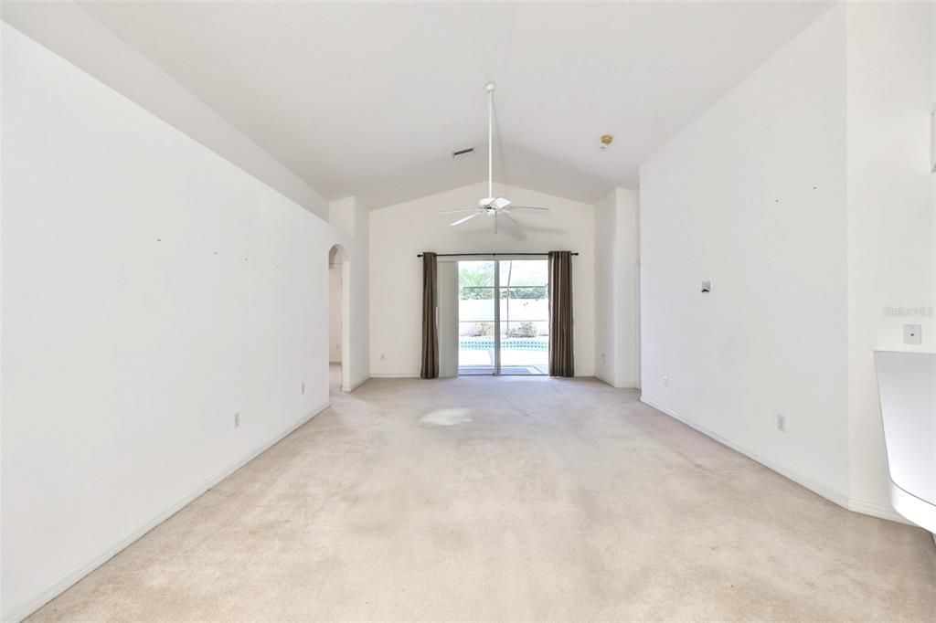 En Venta: $389,000 (4 camas, 3 baños, 1808 Pies cuadrados)