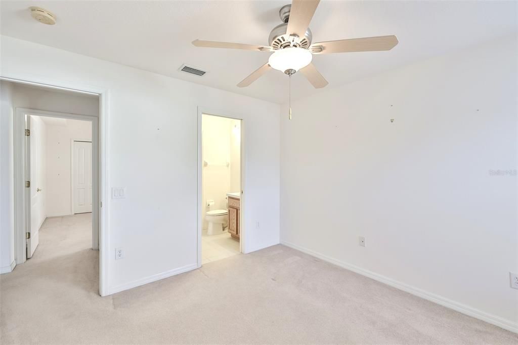 En Venta: $389,000 (4 camas, 3 baños, 1808 Pies cuadrados)