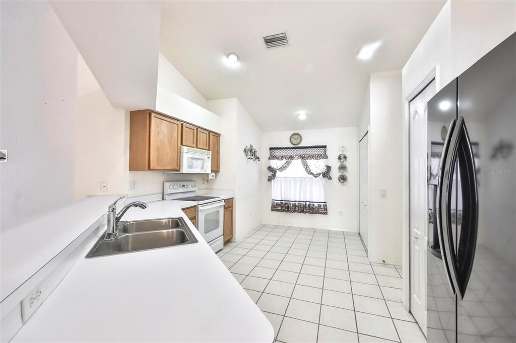 En Venta: $389,000 (4 camas, 3 baños, 1808 Pies cuadrados)