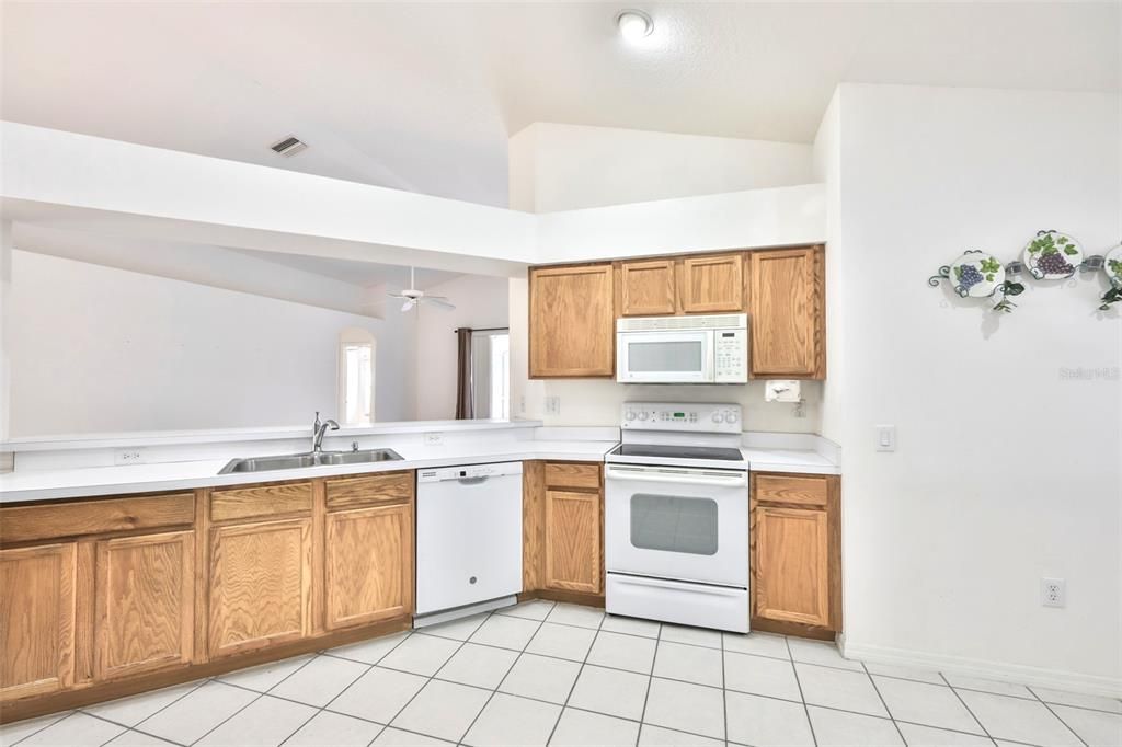 En Venta: $389,000 (4 camas, 3 baños, 1808 Pies cuadrados)