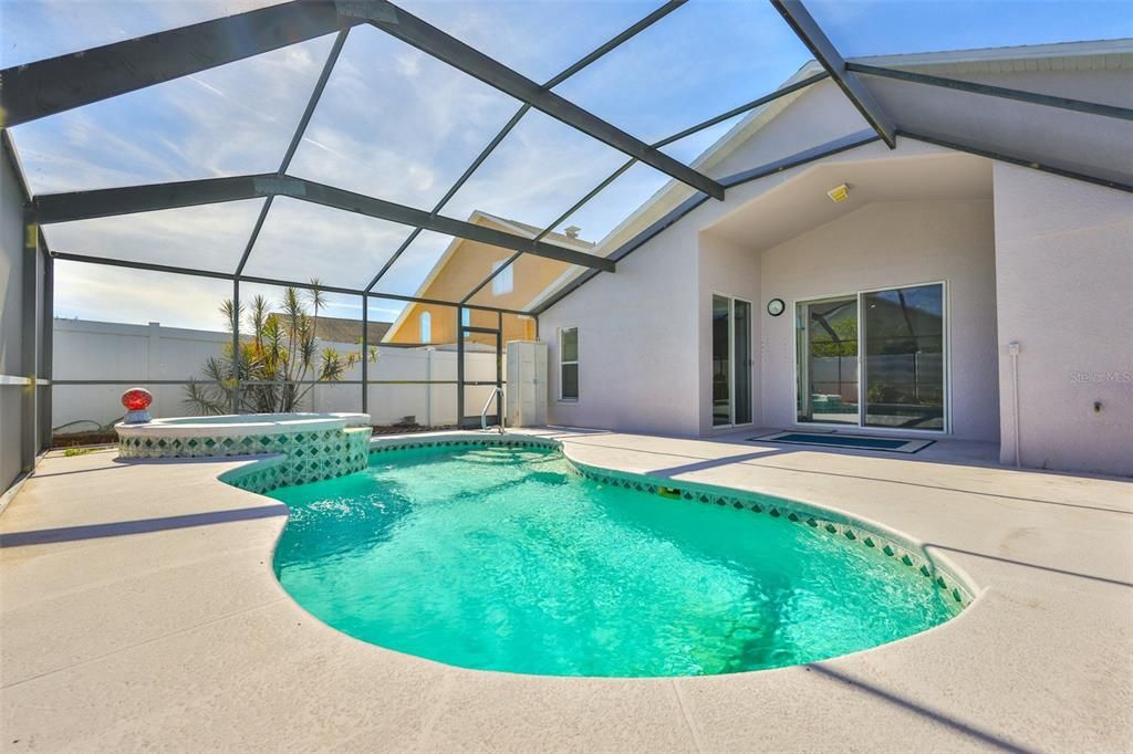 En Venta: $389,000 (4 camas, 3 baños, 1808 Pies cuadrados)