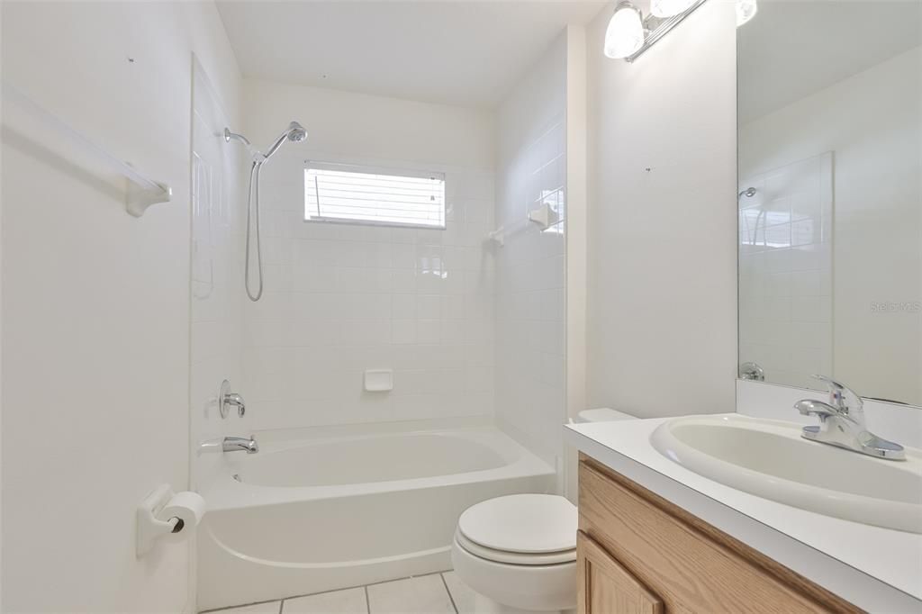 En Venta: $389,000 (4 camas, 3 baños, 1808 Pies cuadrados)