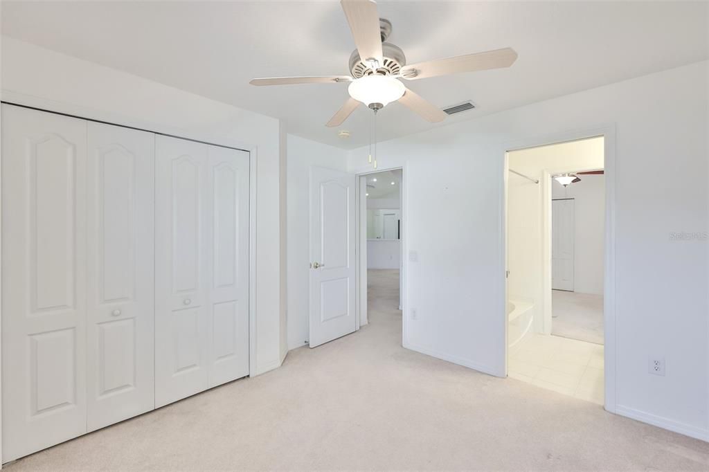 En Venta: $389,000 (4 camas, 3 baños, 1808 Pies cuadrados)