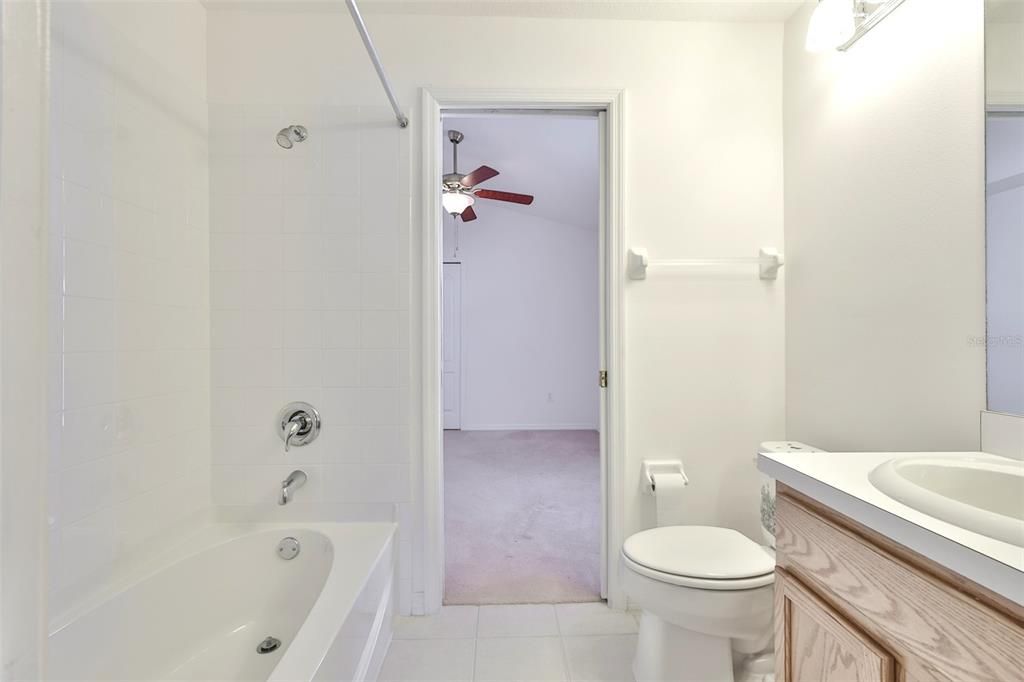 En Venta: $389,000 (4 camas, 3 baños, 1808 Pies cuadrados)