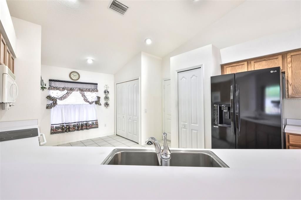 En Venta: $389,000 (4 camas, 3 baños, 1808 Pies cuadrados)