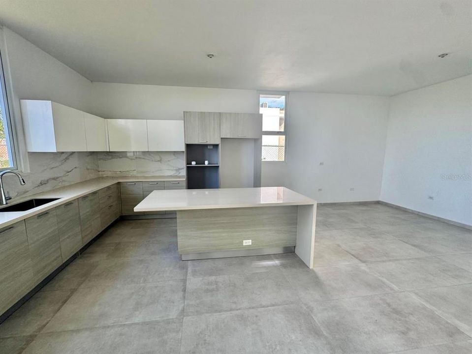 En Venta: $690,000 (3 camas, 2 baños, 1494 Pies cuadrados)