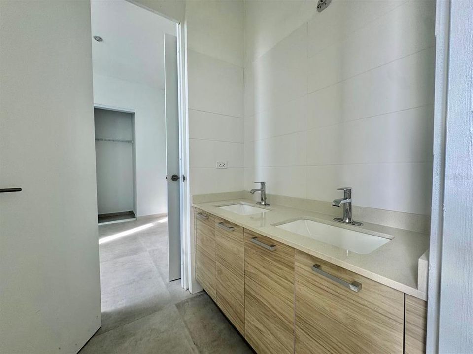 En Venta: $690,000 (3 camas, 2 baños, 1494 Pies cuadrados)