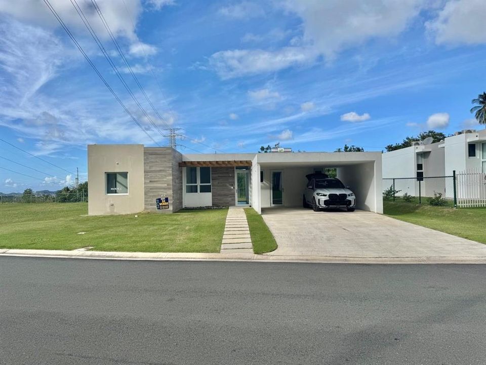 En Venta: $690,000 (3 camas, 2 baños, 1494 Pies cuadrados)