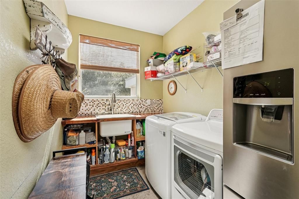 For Sale: $1,300,000 (4 beds, 2 baths, 2809 Square Feet)