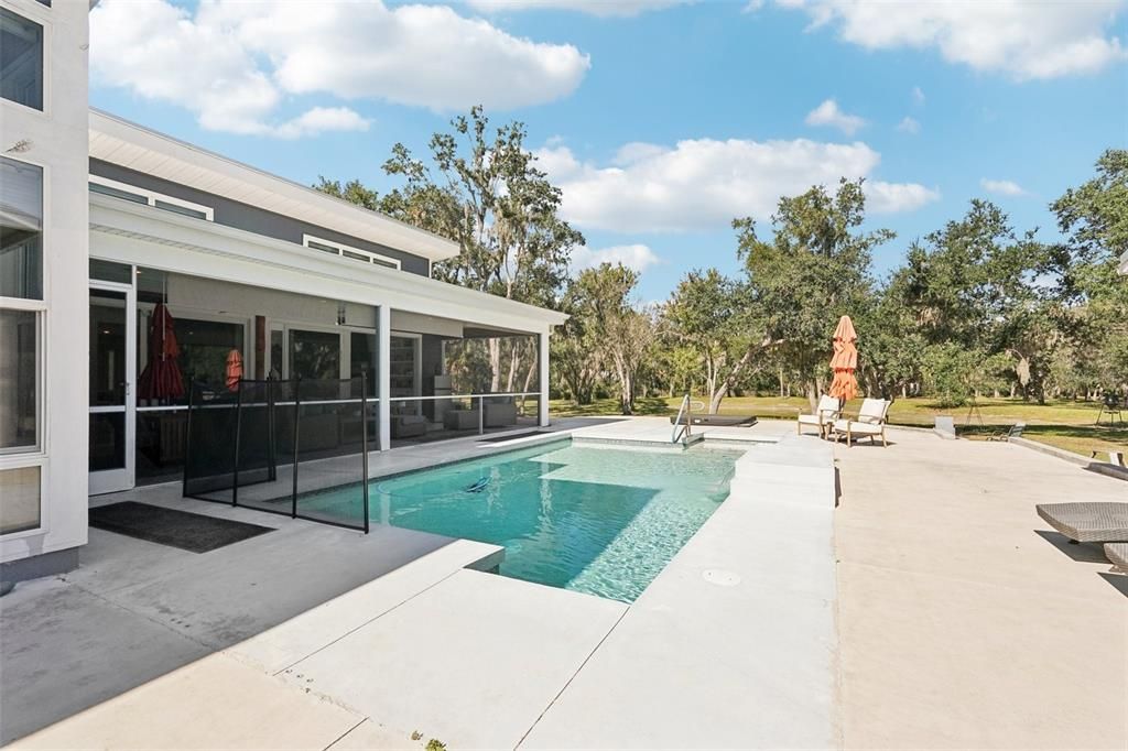 For Sale: $1,300,000 (4 beds, 2 baths, 2809 Square Feet)