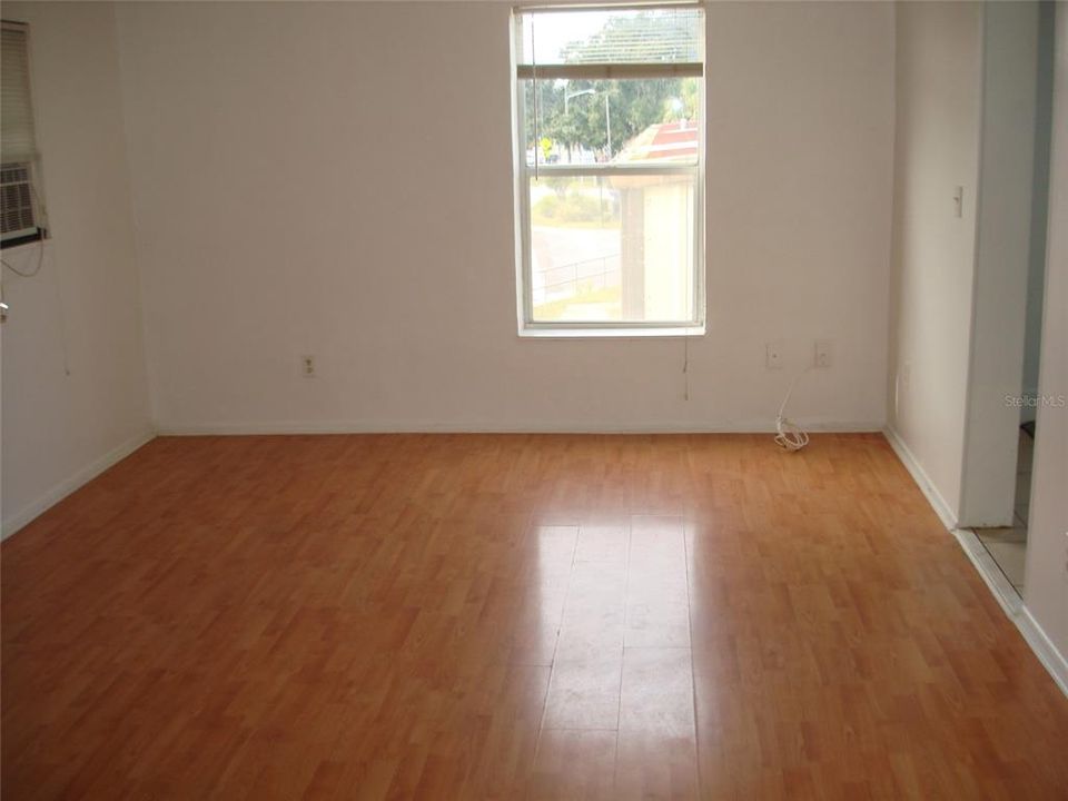 Activo con contrato: $800,000 (6 camas, 0 baños, 2892 Pies cuadrados)