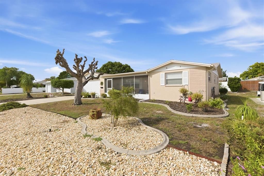 Activo con contrato: $289,990 (3 camas, 2 baños, 1399 Pies cuadrados)