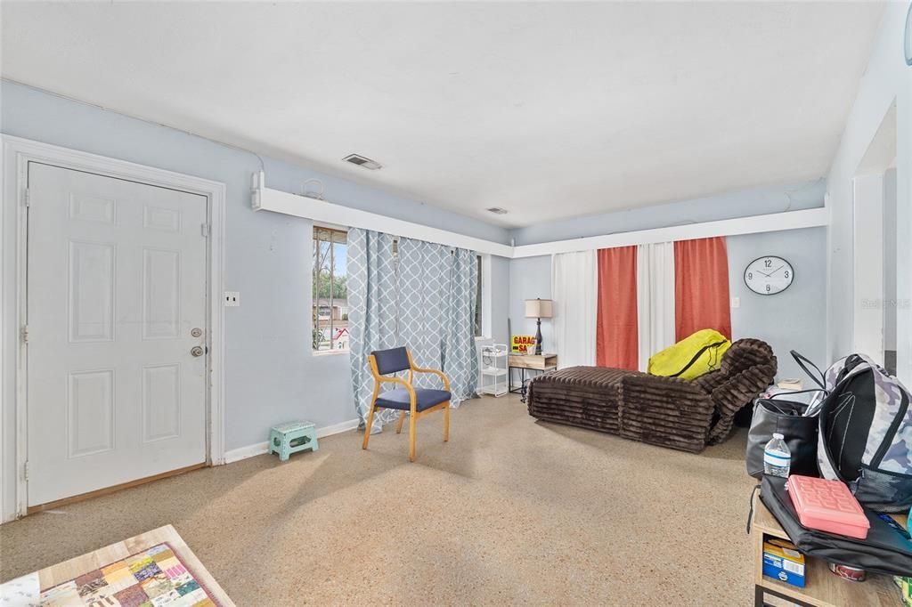 待售: $275,000 (3 贝兹, 1 浴室, 1035 平方英尺)