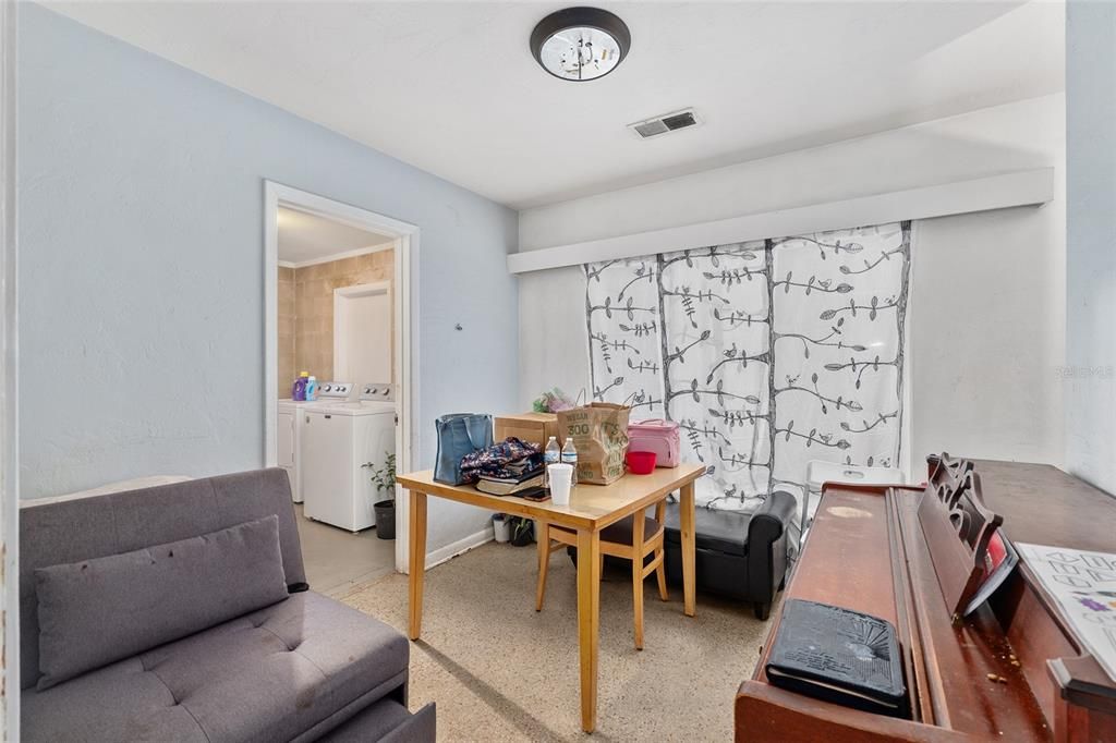 待售: $275,000 (3 贝兹, 1 浴室, 1035 平方英尺)