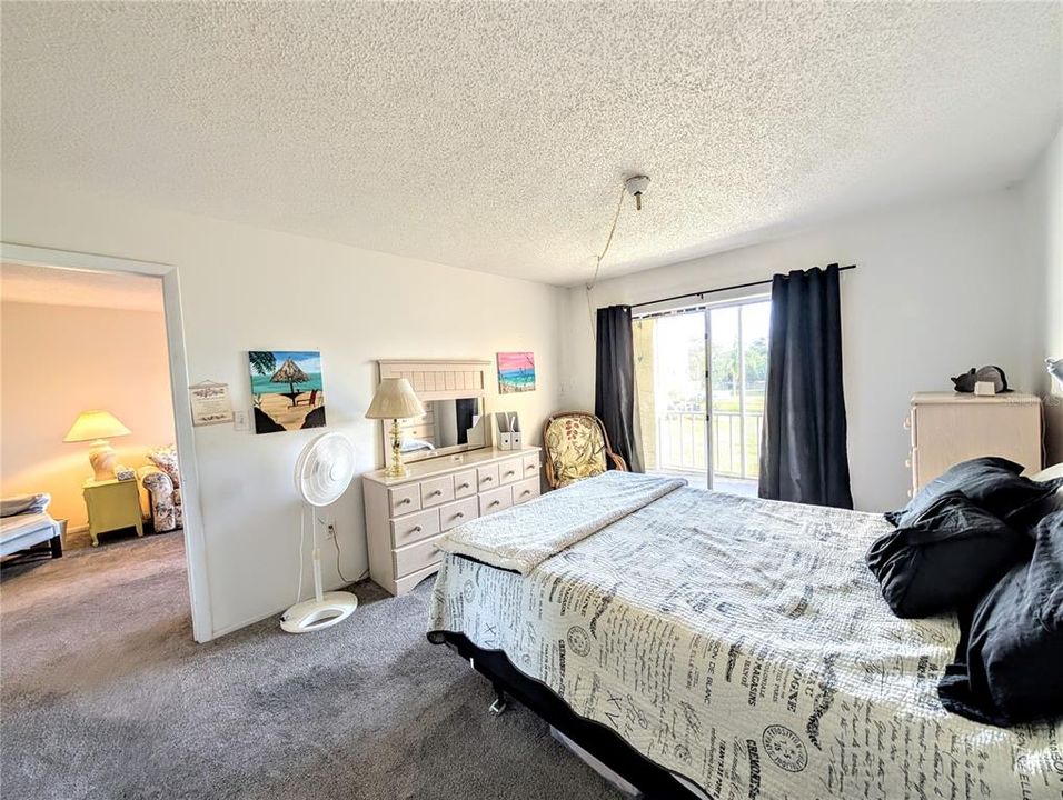 合同活跃: $60,000 (2 贝兹, 1 浴室, 1040 平方英尺)