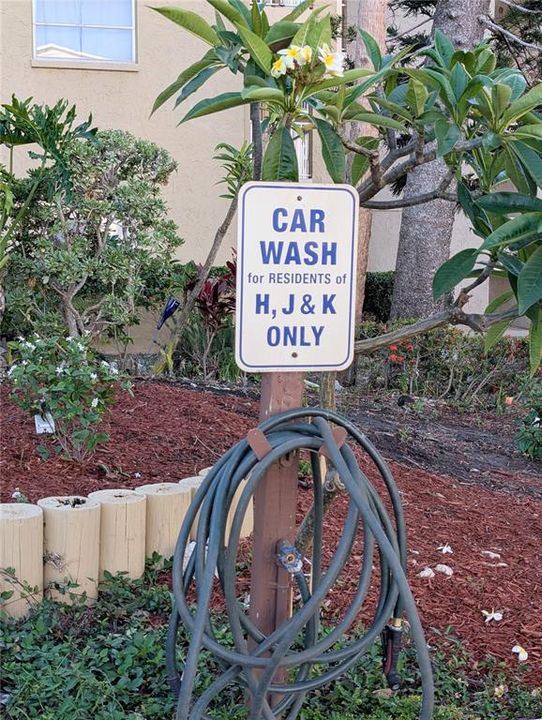 合同活跃: $60,000 (2 贝兹, 1 浴室, 1040 平方英尺)