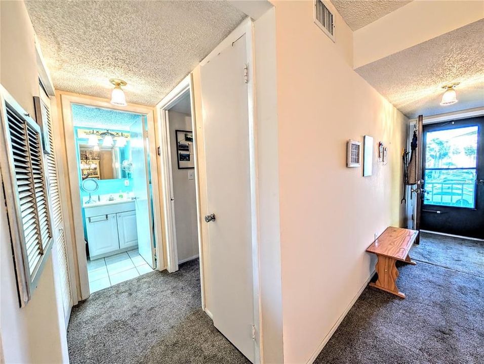 合同活跃: $60,000 (2 贝兹, 1 浴室, 1040 平方英尺)