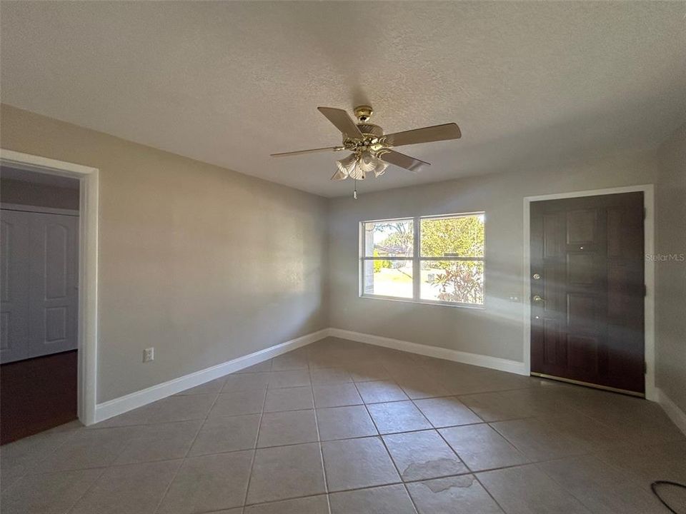 待售: $339,500 (3 贝兹, 1 浴室, 1298 平方英尺)