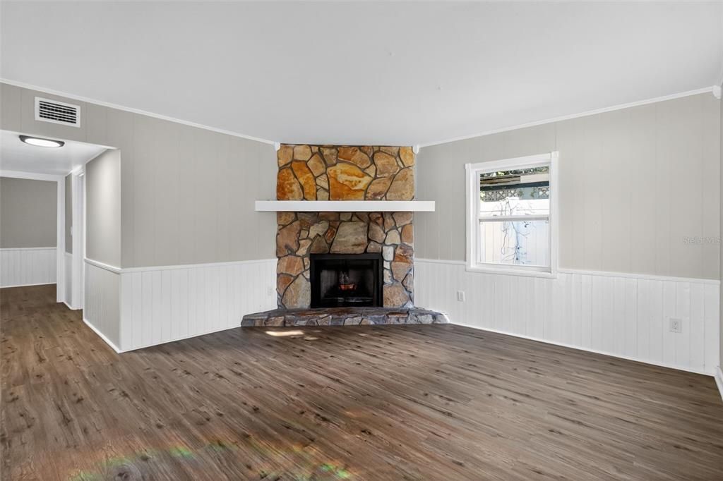 For Sale: $334,900 (3 beds, 2 baths, 1368 Square Feet)