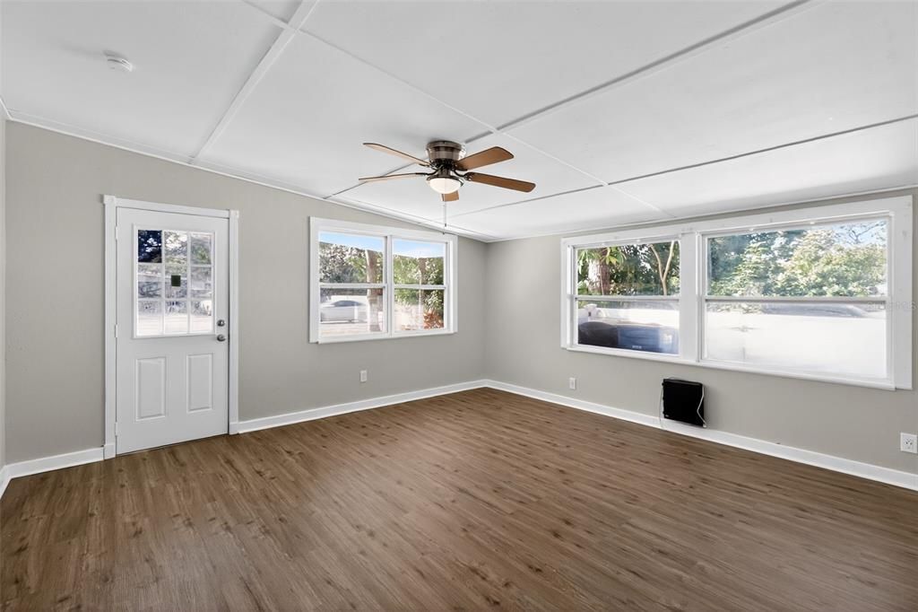 For Sale: $334,900 (3 beds, 2 baths, 1368 Square Feet)