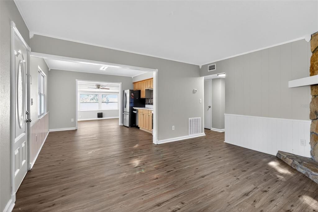 For Sale: $334,900 (3 beds, 2 baths, 1368 Square Feet)