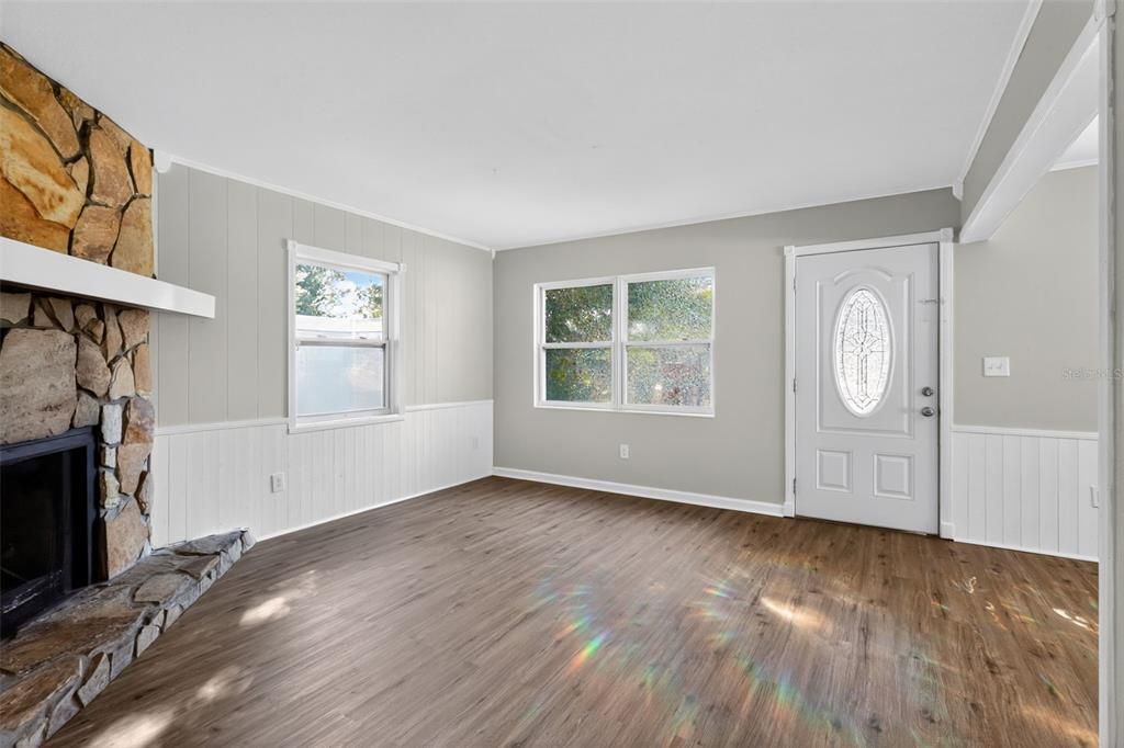 For Sale: $334,900 (3 beds, 2 baths, 1368 Square Feet)