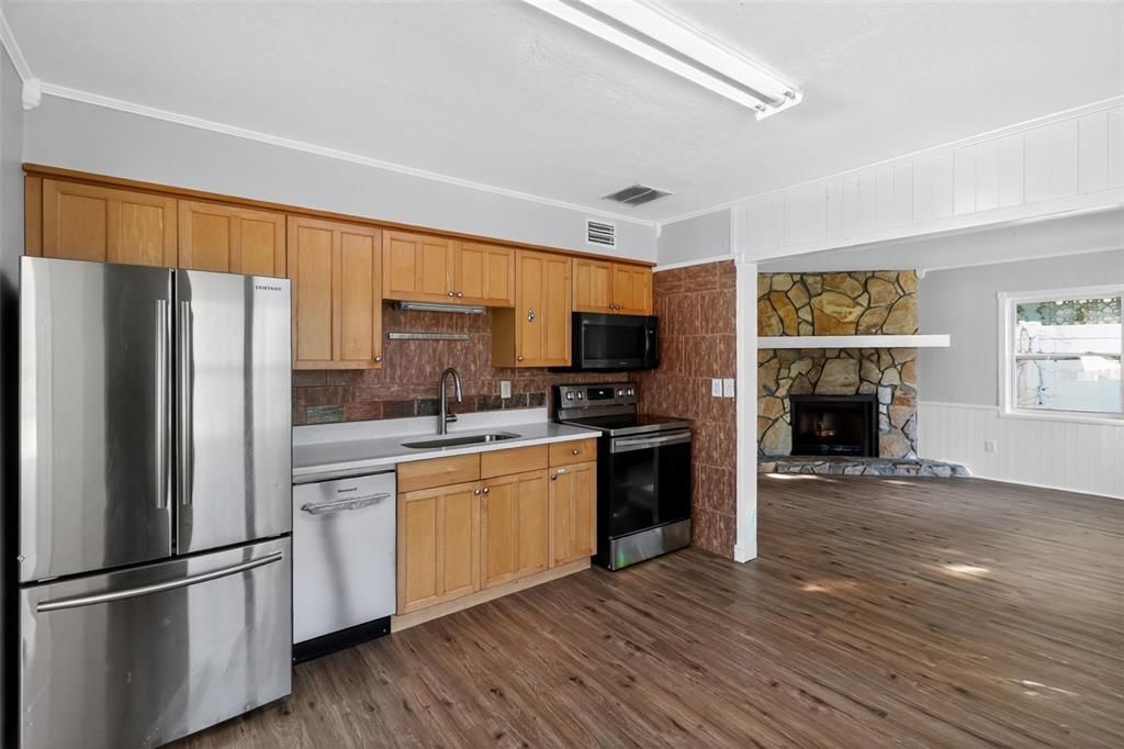 For Sale: $334,900 (3 beds, 2 baths, 1368 Square Feet)